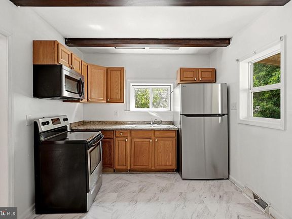 3rd image of 1125 Conway St