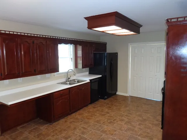 5 bed, 4.0 bath, 3218 sqft, $3,165 — Photo 2