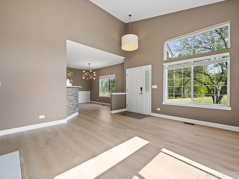 819 Asbury Dr — Photo 5