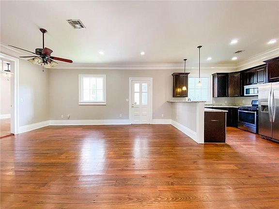 3rd image of 2720 Coliseum St APT 3