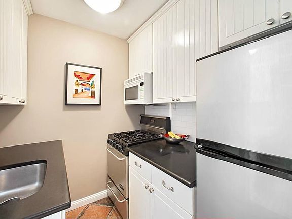 2nd image of 18 W 70th St APT 3E