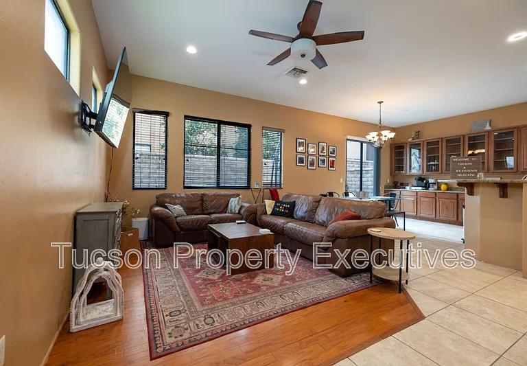 123 E Castlefield Cir — Photo 11