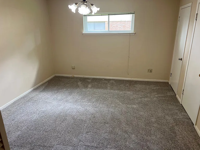 1918 Courtney Dr — Photo 24