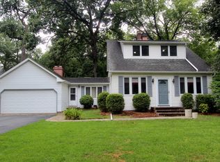 340 Wiltshire Ln, Crystal Lake, IL 60014