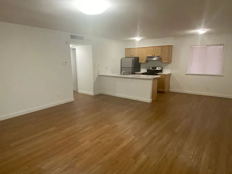 24 Flats Apartments — Photo 32