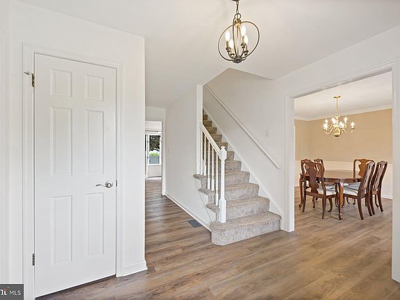 4th image of 722 Paige Cir