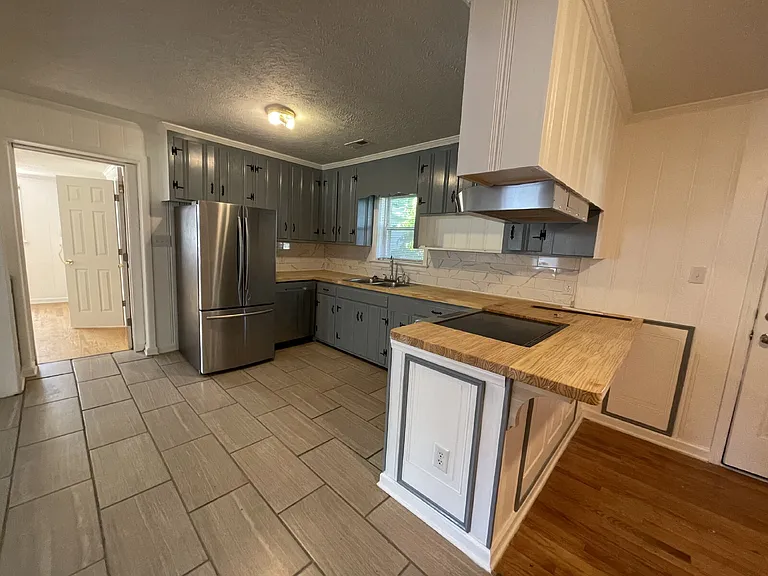 104 Brock St — Photo 7