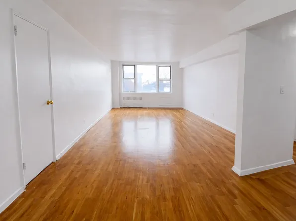 2170 University Avenue image 1 of 11