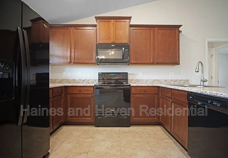 1217 Forest Hills Dr — Photo 6