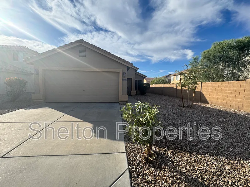 22661 W Mesquite Dr