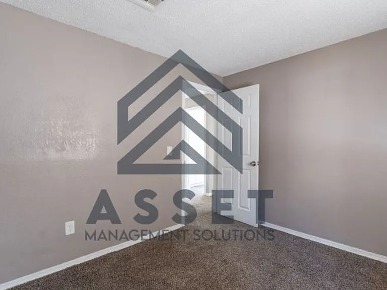 4913 Creekwood Ter — Photo 13