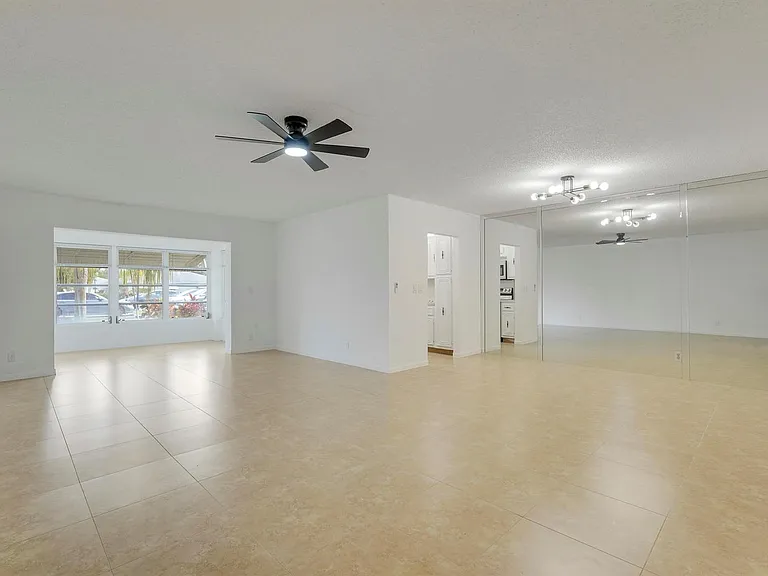 1142 Circle Ter W #C — Photo 6