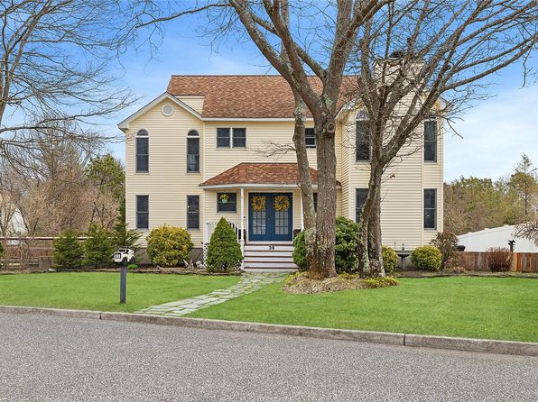 39 Memorial Boulevard, East Moriches, NY 11940