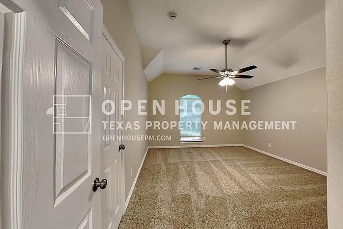 8205 Hartford Dr — Photo 14