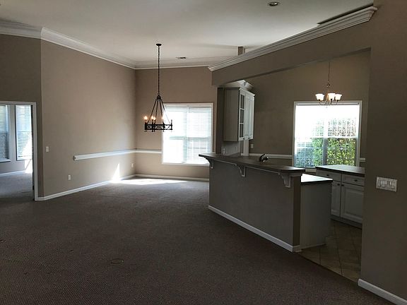 Living/ dining & kitchen open floor plan