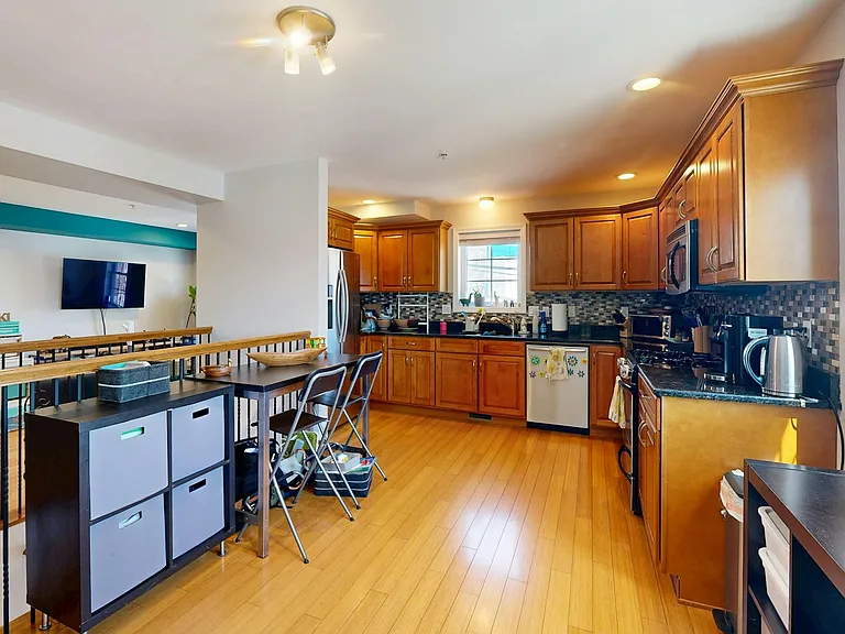 1 Hadley St #1 — Photo 3