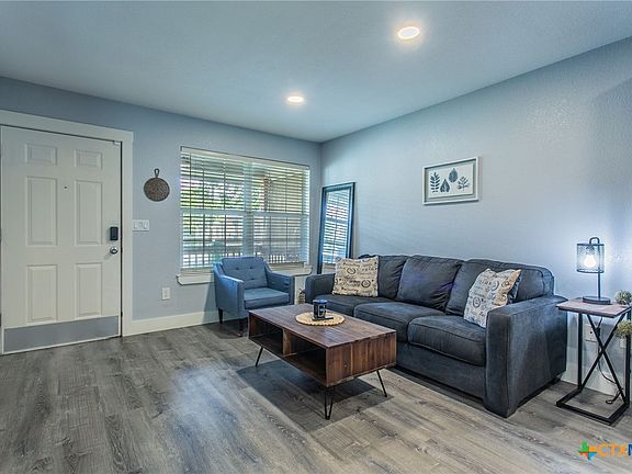 2nd image of 615 E 9th Ave