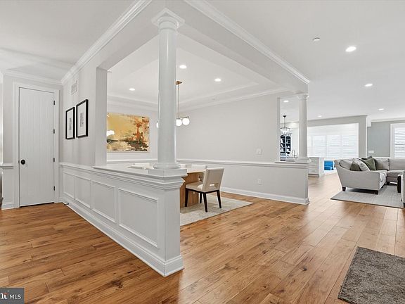 4th image of 318 Whitemarsh Dr
