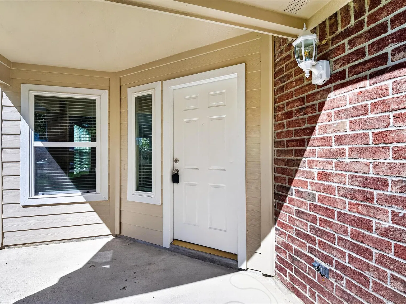 3 bed, 2.5 bath, 1600 sqft, $2,100 — Photo 4