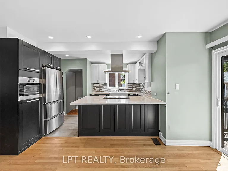 126 Blackburn Ave — Photo 12