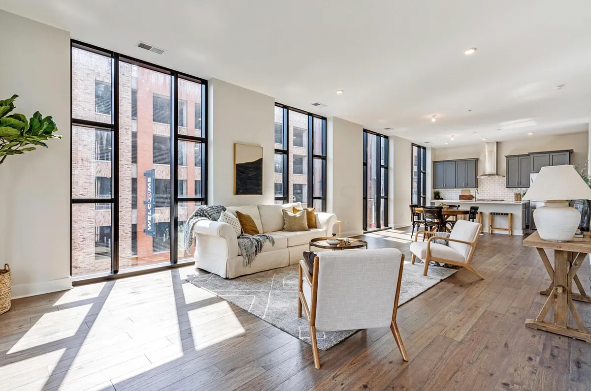 Building Photo - 6745 Longshore St #303