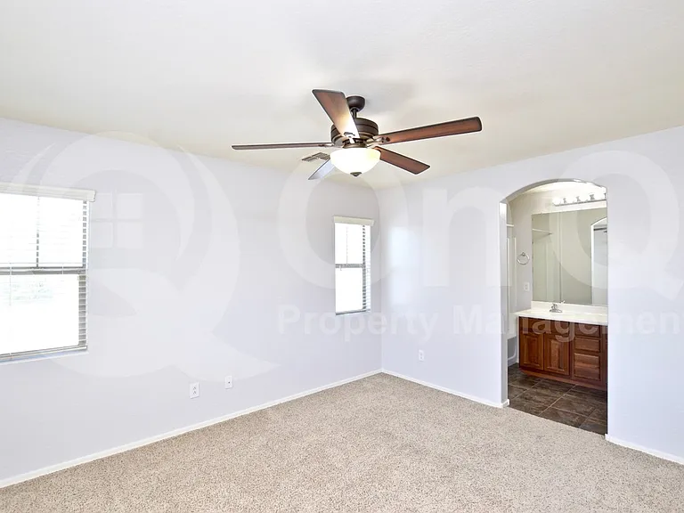 553 N Ranger Trl — Photo 16