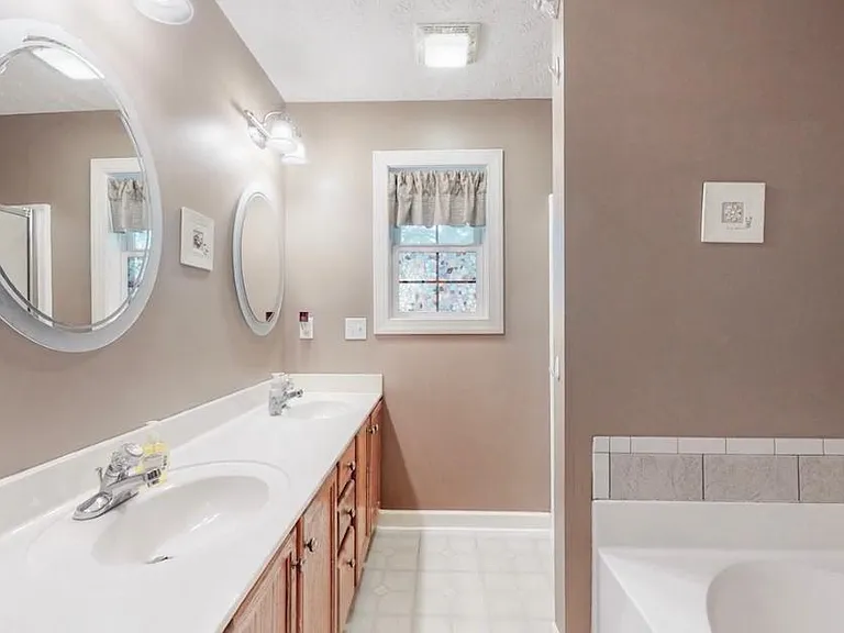 904 Bexley Dr — Photo 7