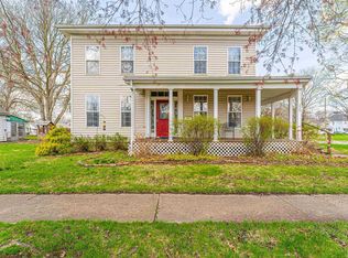204 4th St, Lincoln, IL 62656