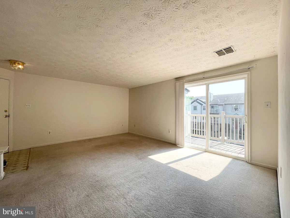 Building Photo - 812 Stratford Way #J