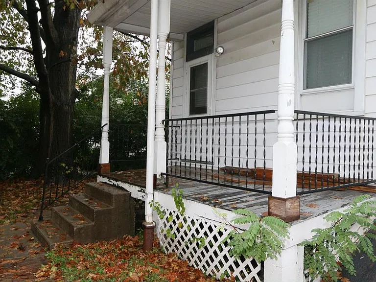 31 Poplar St — Photo 5