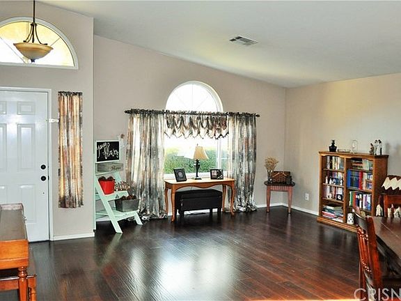 Large living room as you enter the front door