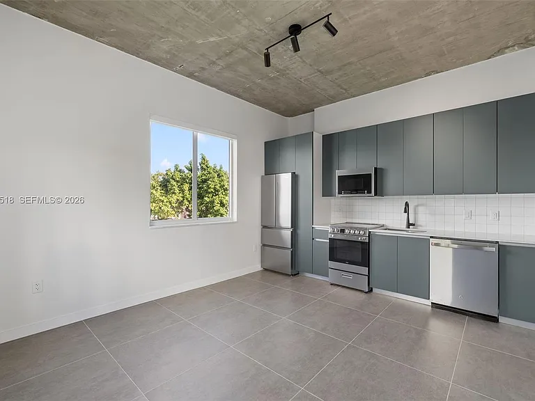 315 NW 32nd St #305 — Photo 14