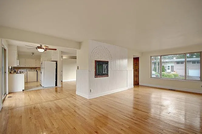 1333 Blaine Ave NE photo 1