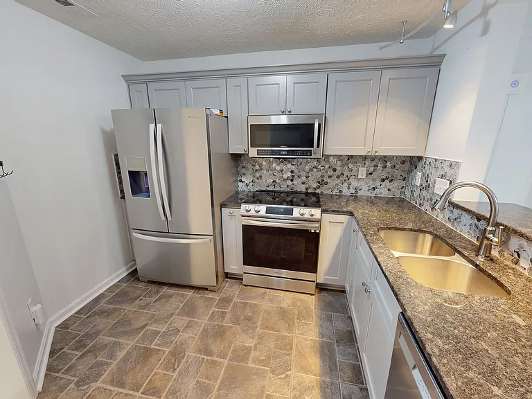 330 Bubble Creek Ct #4 — Photo 5