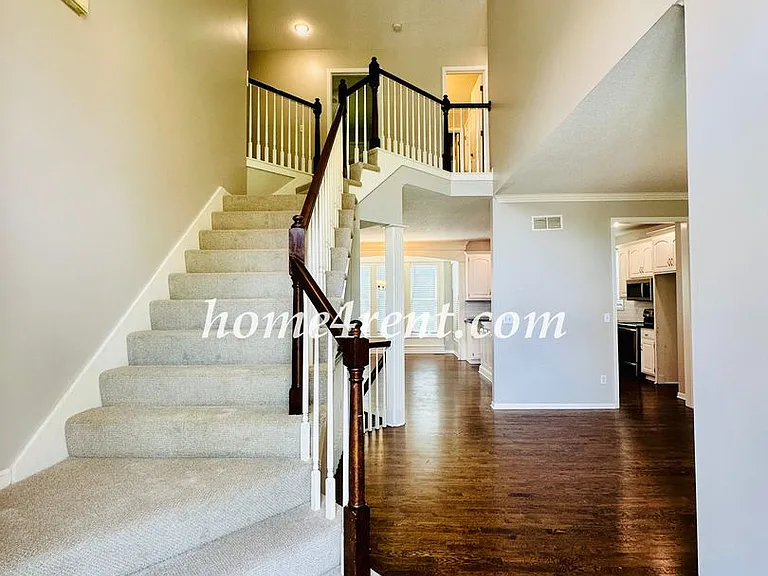 8511 W 128th St — Photo 3