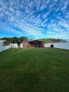 4th image of 320 Glencoe Dr