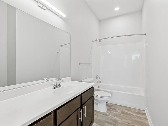3rd image of 501 4th Ave SE #2B-2Ba-892Sqft
