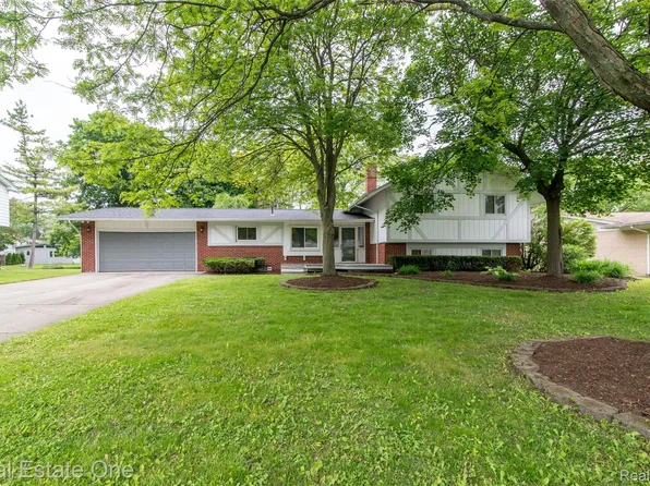 6845 Tamerlane Dr, West Bloomfield, MI 48322