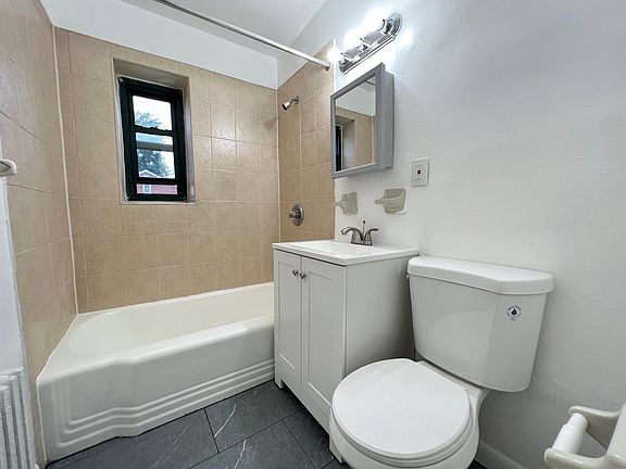 5th image of 361 Schley St APT A5