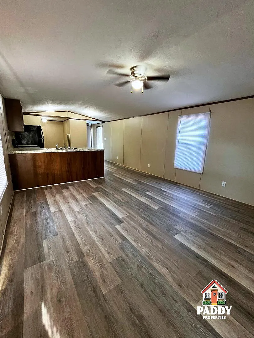 37 Walton Park Ln — Photo 2