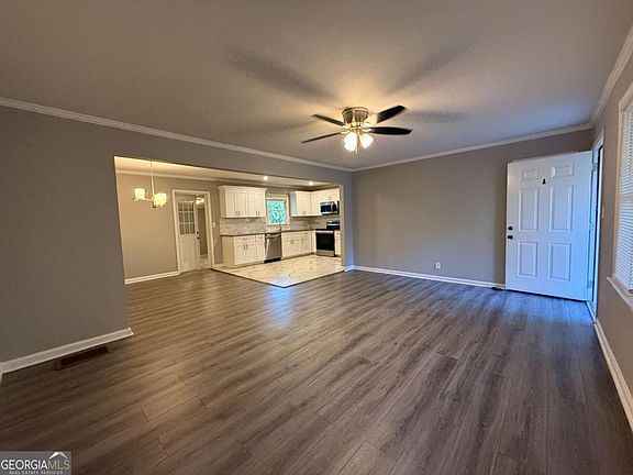 3rd image of 1576 Carolyn Dr APT A