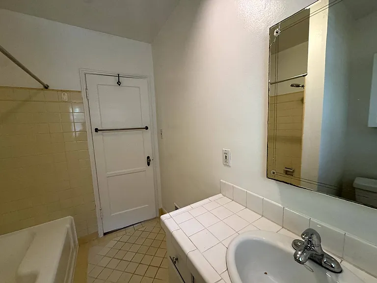 1271 N. Crescent Heights Blvd — Photo 28