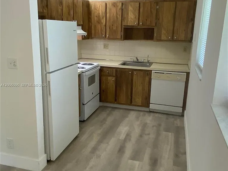 9920 NW 68th Pl #202 — Photo 2