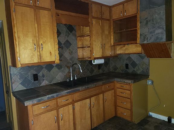 3rd image of 165 E Midland Ave