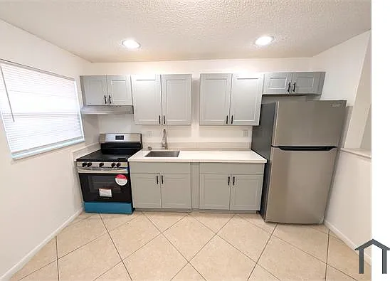 2 bed, 704 sqft, $2,260 — Photo 2