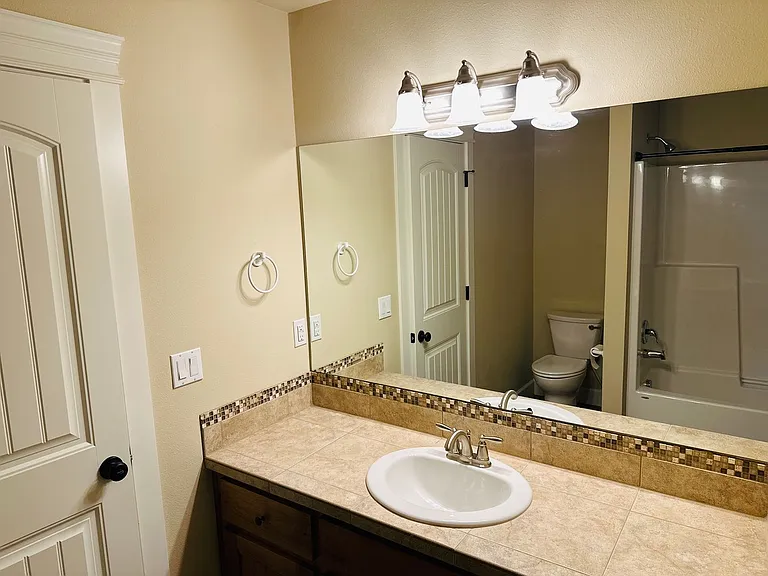 12510 NW 34th Ct — Photo 40