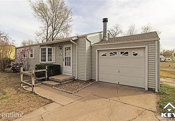 Exterior, Front (Zoom)