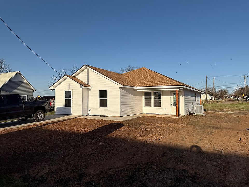 1st image of 204 N Wiebusch St