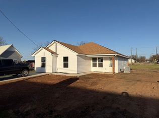 204 N Wiebusch St, Riesel, TX 76682