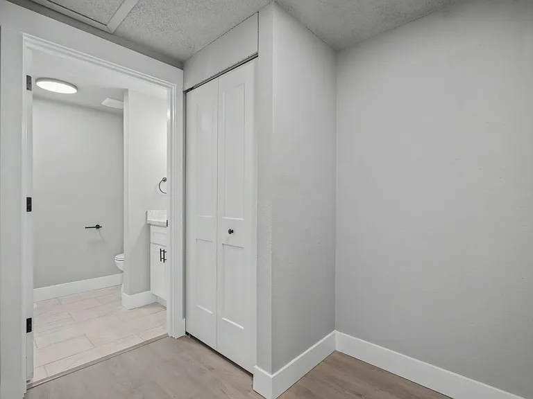 322 S Birch St — Photo 18